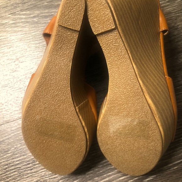 Wild Diva brown and gold wedges. - Picture 8 of 8